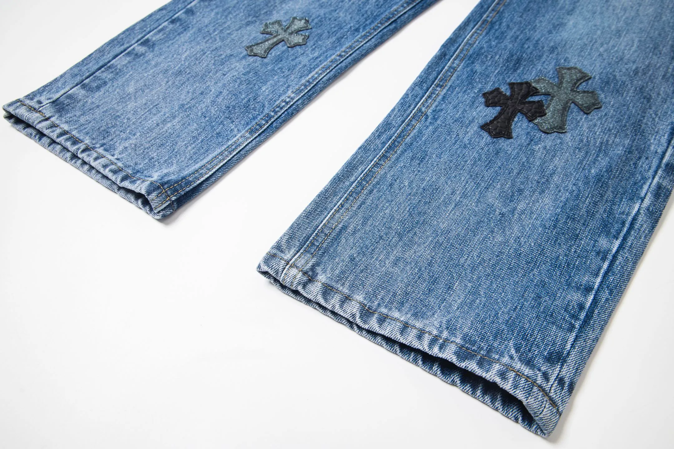 P280 High version (evergreen version) Chrome Hearts/Chrome Hearts 25FW CH starry sky leather cross bamboo jeans adopt starry sky themed leather elements, mostly in the shape of a cross, with glitter on the leather surface. Unique design with simple and elegant details, exquisite workmanship, neat lines and in-place details on the entire pair of pants! It’s also so cool that both men and women can easily control it. It’s a gender-neutral trendy up version. Style number: 1722# Color: blue Size: 28 30 32 34 36